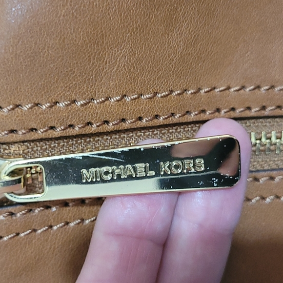 Michael Kors Morley Dune Leather shoulder bag - Picture 7 of 7